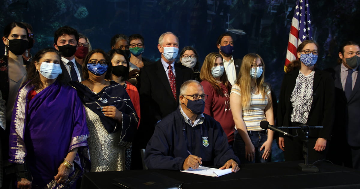 Governor Inslee signs ground-breaking bill at the Aquarium