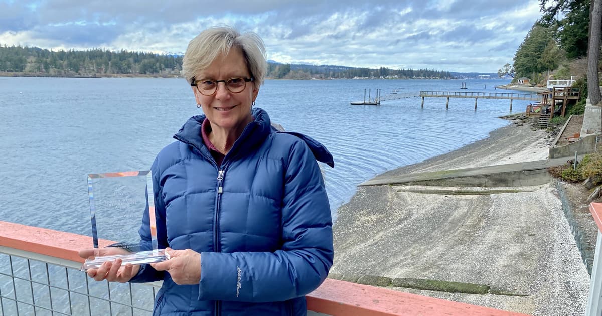 Susan Gates holding the 2021 Seattle Aquarium Scott S. Patrick Award