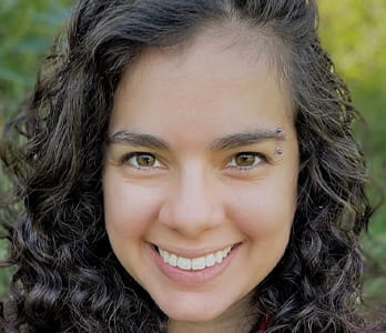 A headshot of Gabi Esparza.